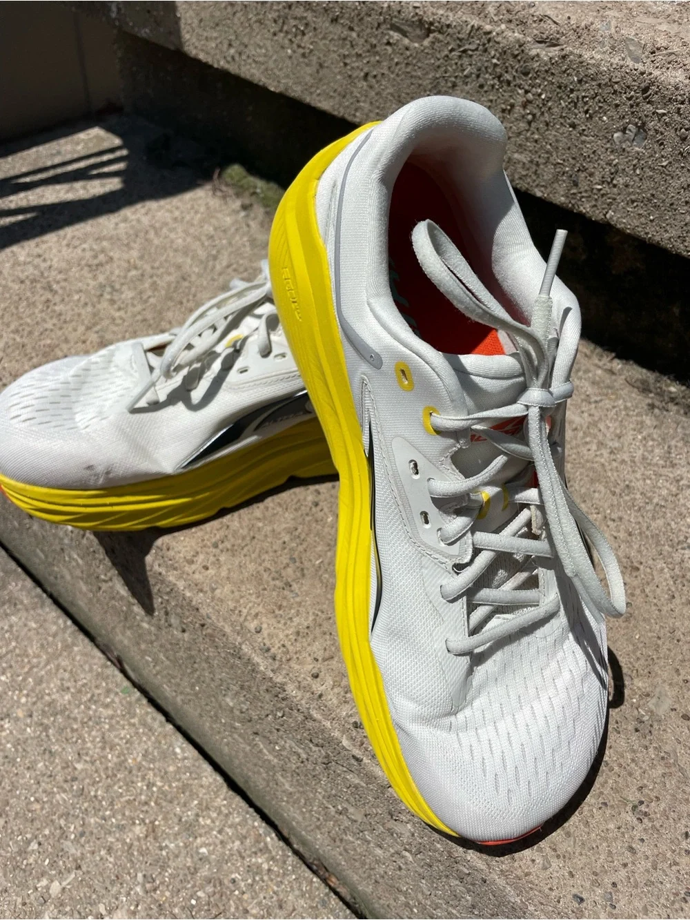 Men’s Altra Running Shoes - Picture 2 of 7